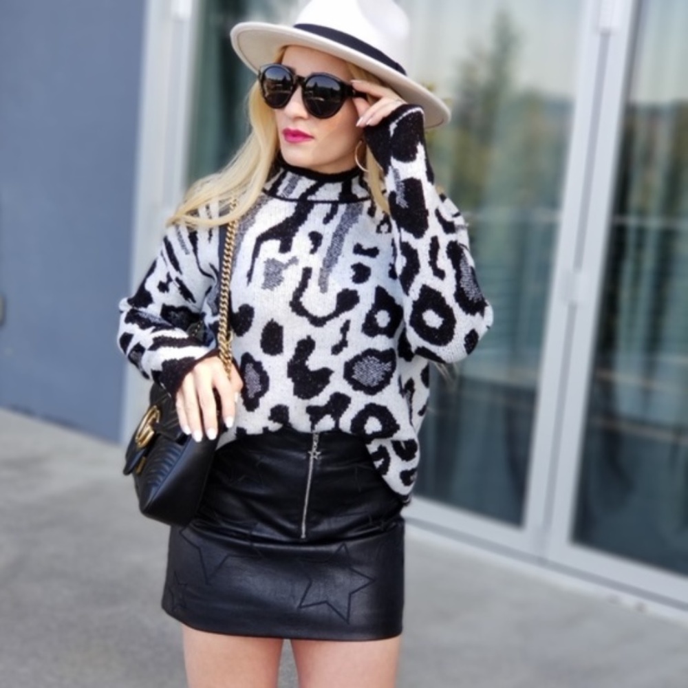 Animal Print Turtleneck Sweater - Picture 2 of 4
